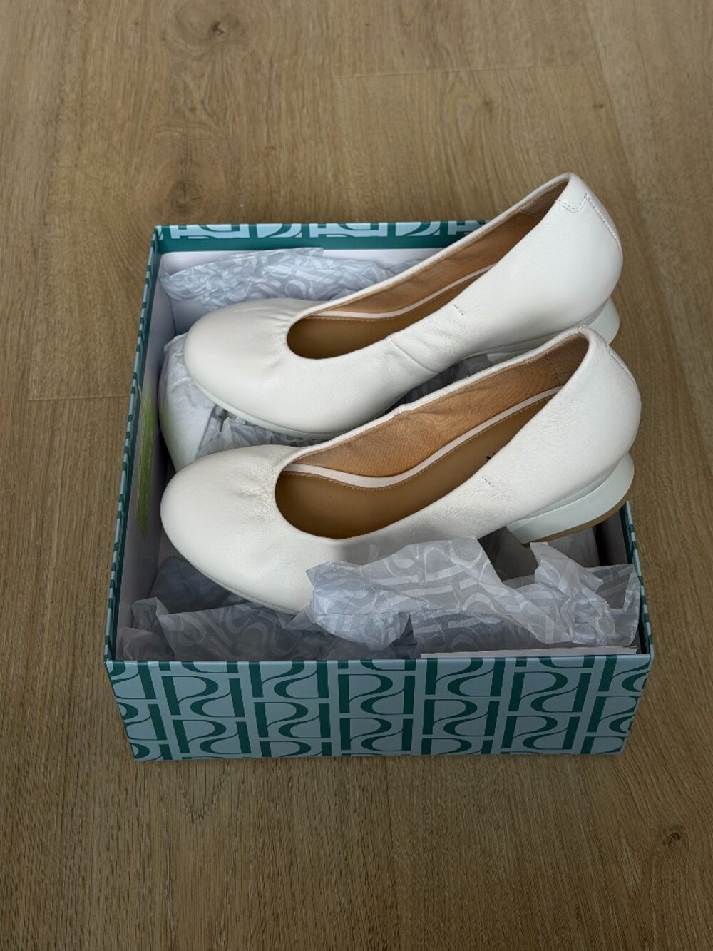 Pashion The Ballet Pump White Leather Convertible Shoes US 7.5 Low Heels